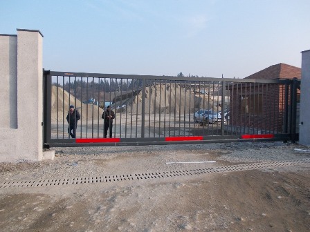 8000 mm gate