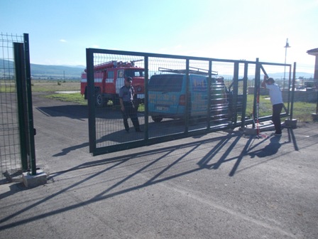 6.5m cantilever door